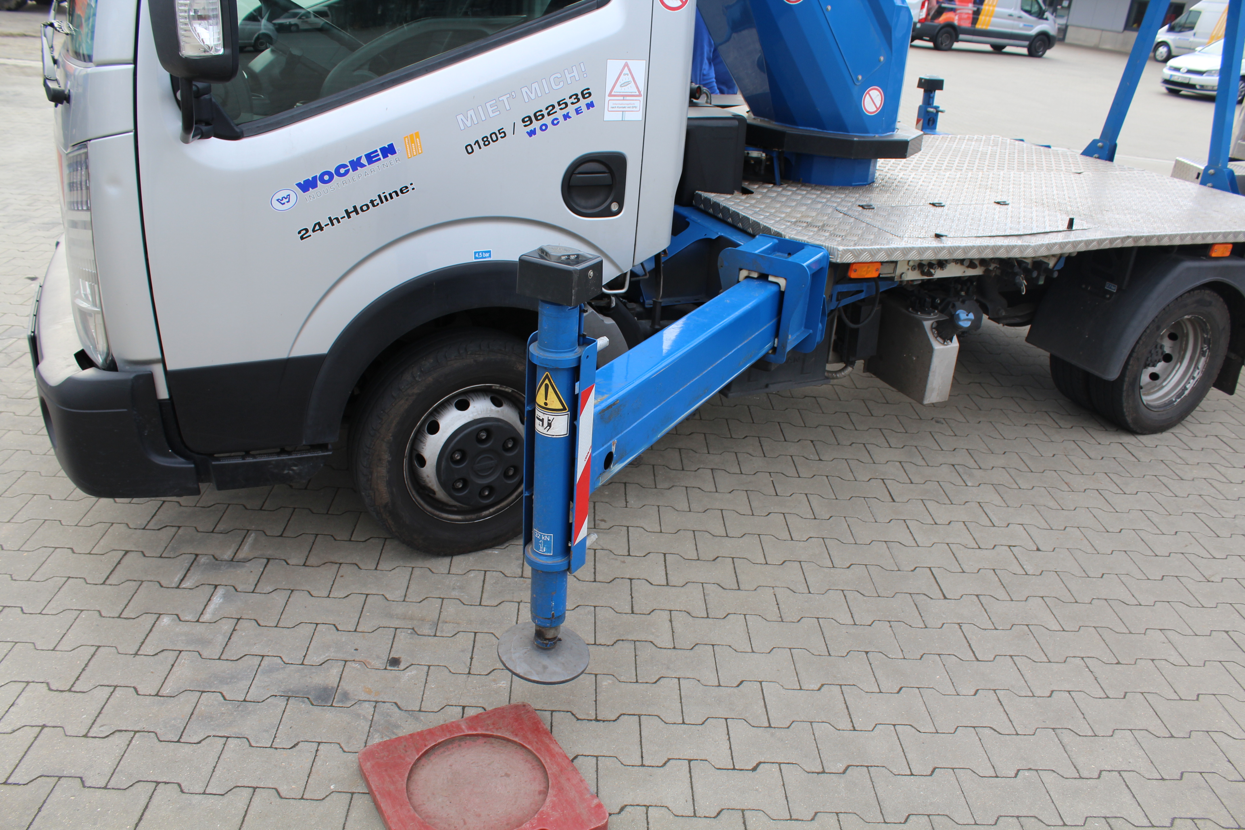 24,5 m LKW-Arbeitsbühne, Teleskop, auf 3,5 t