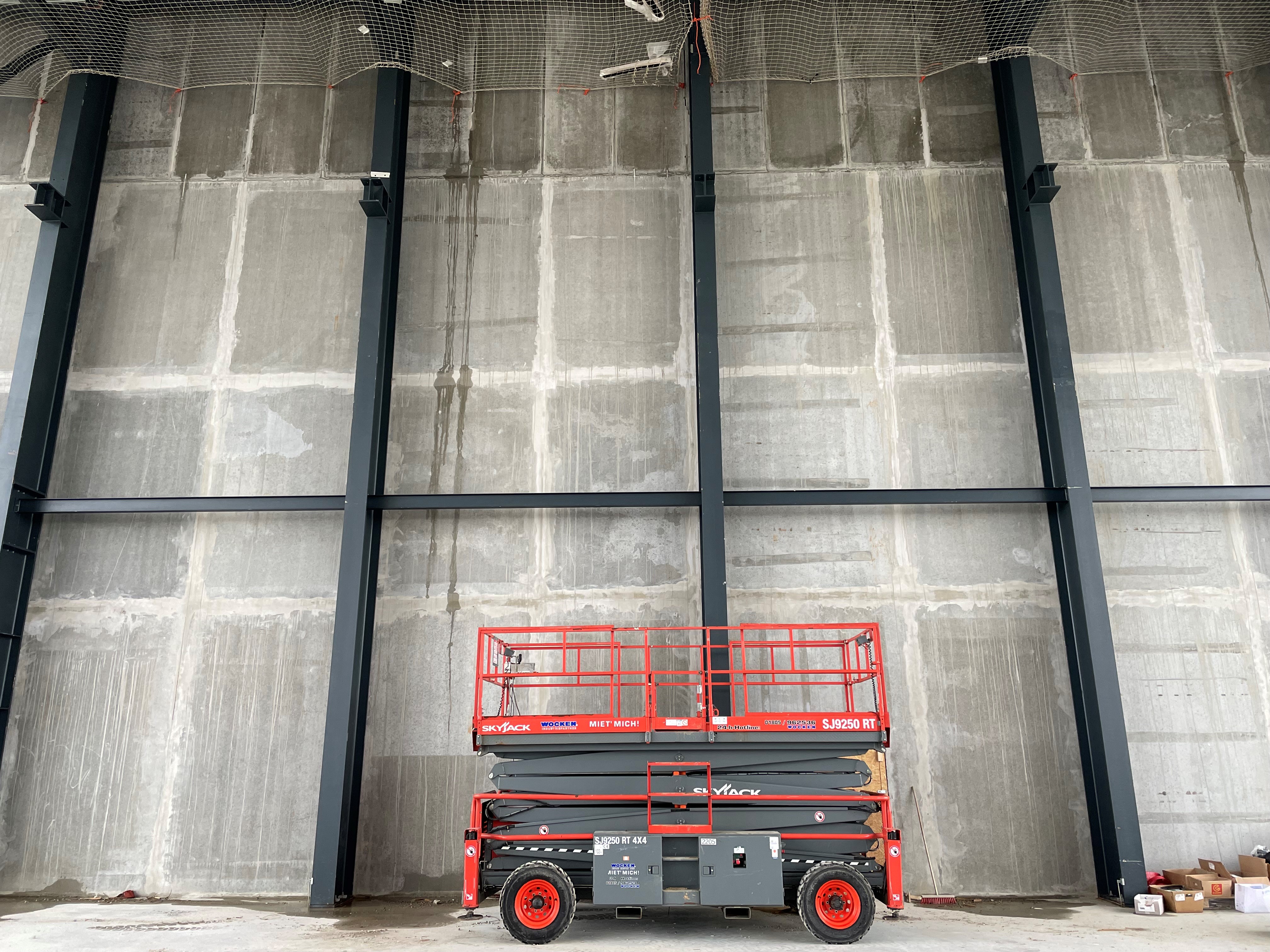 21,51 m Scherenarbeitsbühne, geländegeeignet  